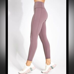 Vuori studio pocket leggings size medium